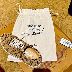 Piper Finn Sneakers Womens‎ Size 10 Cheetah Lace-Up Round Toe.  Leather upper.